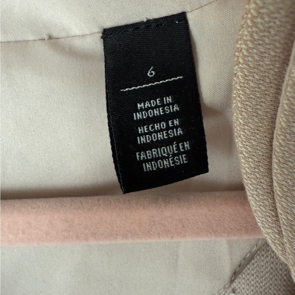 Black and White Market beige Suit Jacket with Notch Lapels and Hip-Length Fit - Picture 5 of 8